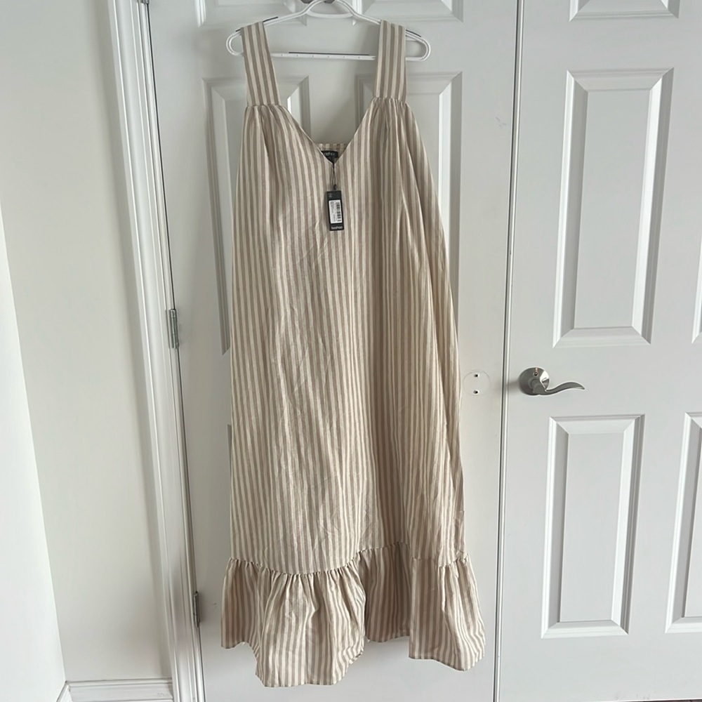 NWT BooHoo Strip Trapeze Maxi Dress Color Stone Size 14